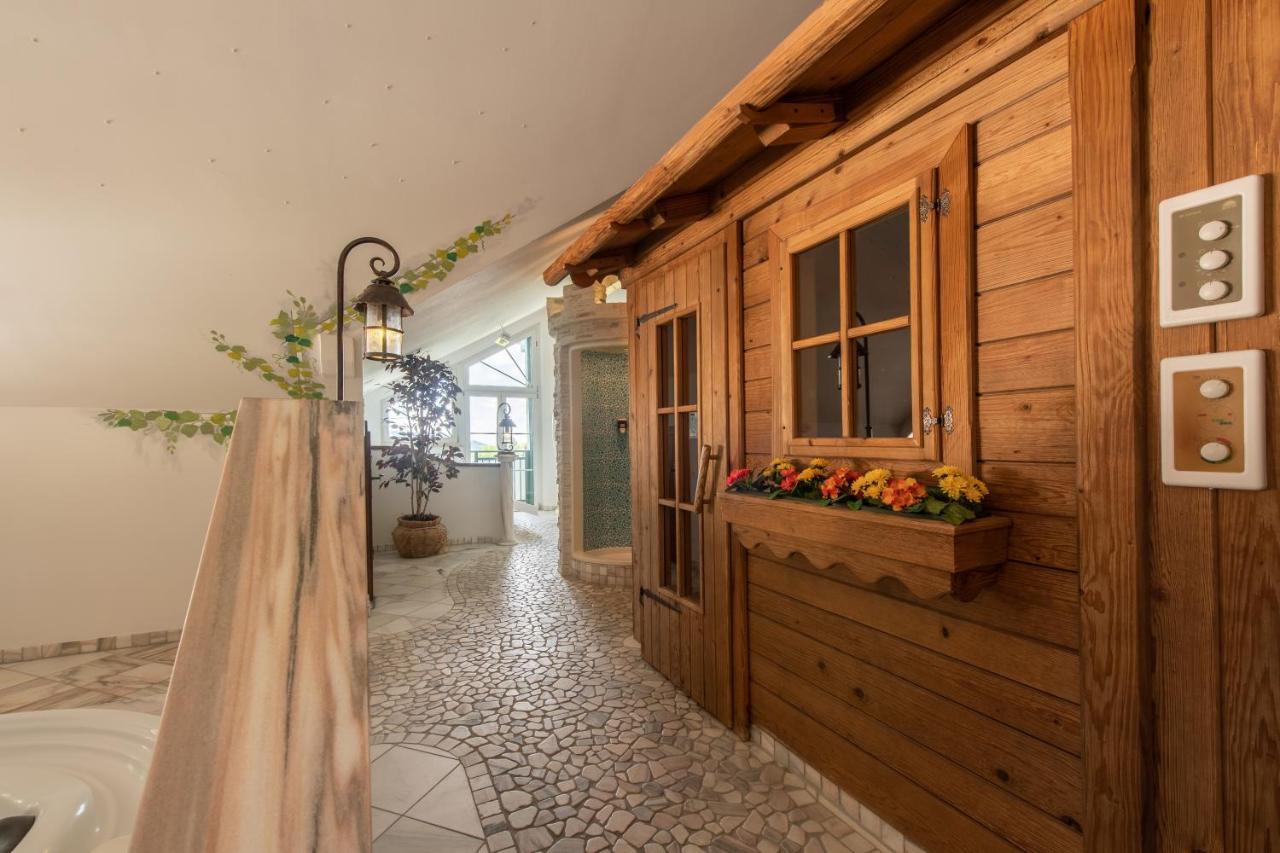 Hotel Irmgard Strass im Attergau エクステリア 写真