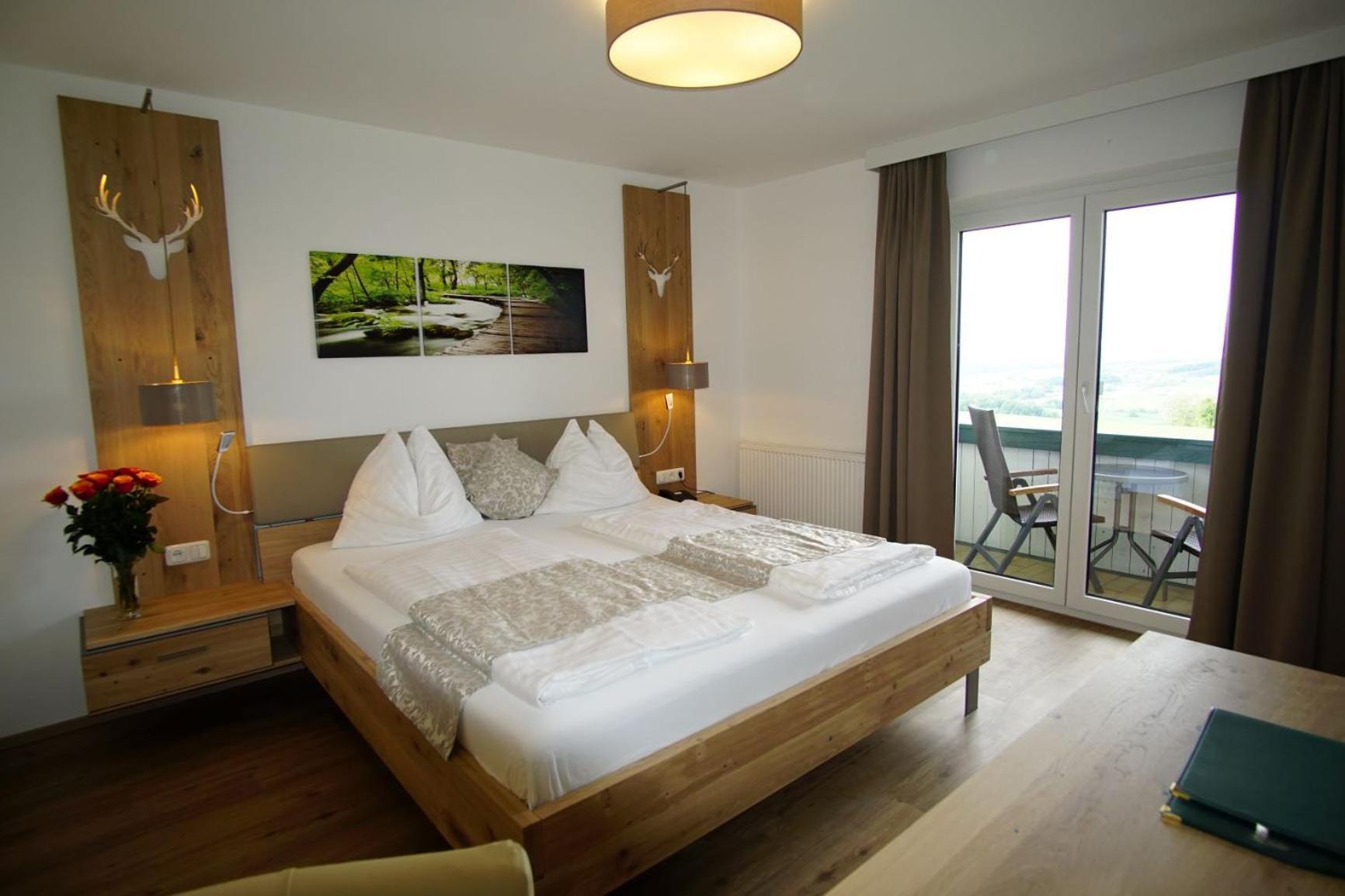 Hotel Irmgard Strass im Attergau エクステリア 写真