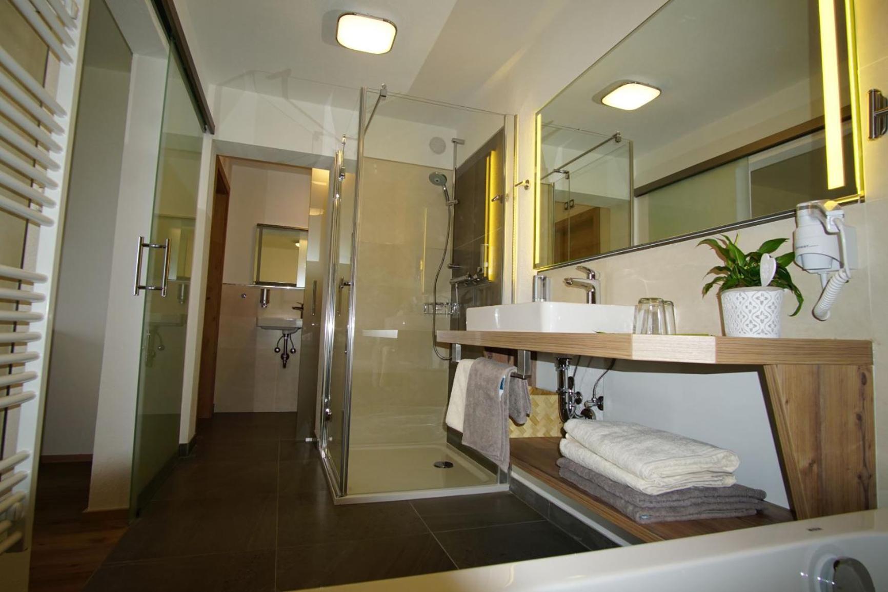 Hotel Irmgard Strass im Attergau エクステリア 写真