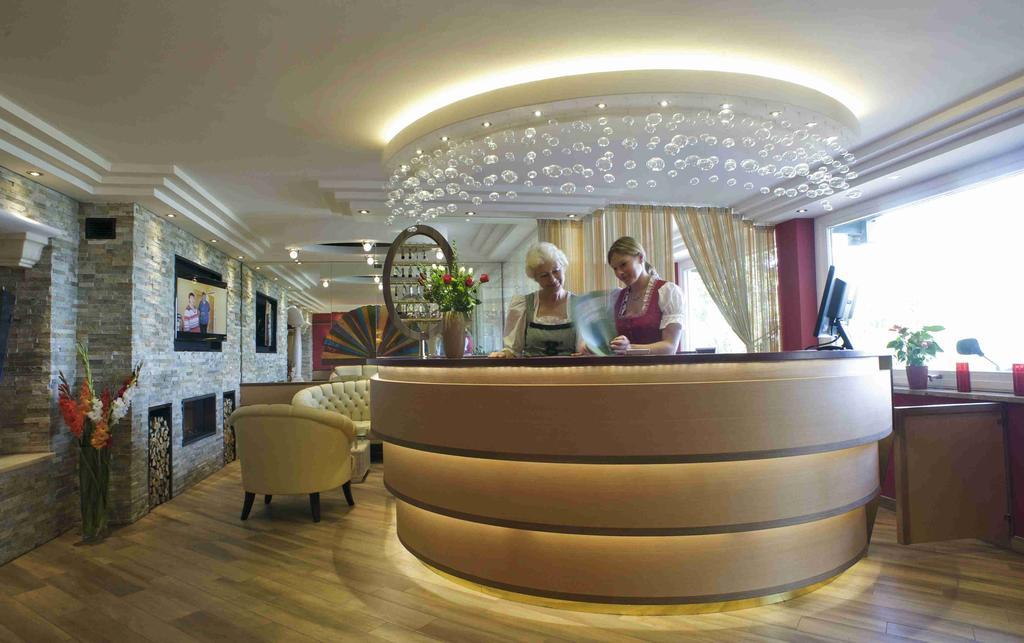 Hotel Irmgard Strass im Attergau エクステリア 写真